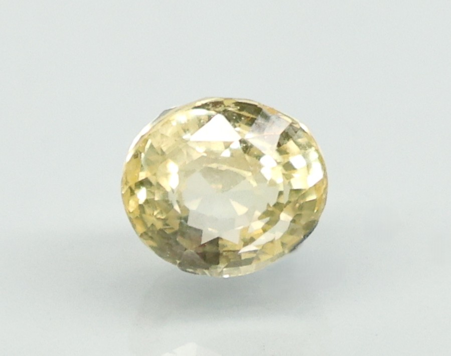 YELLOW SAPPHIRE 4.01 Ct.