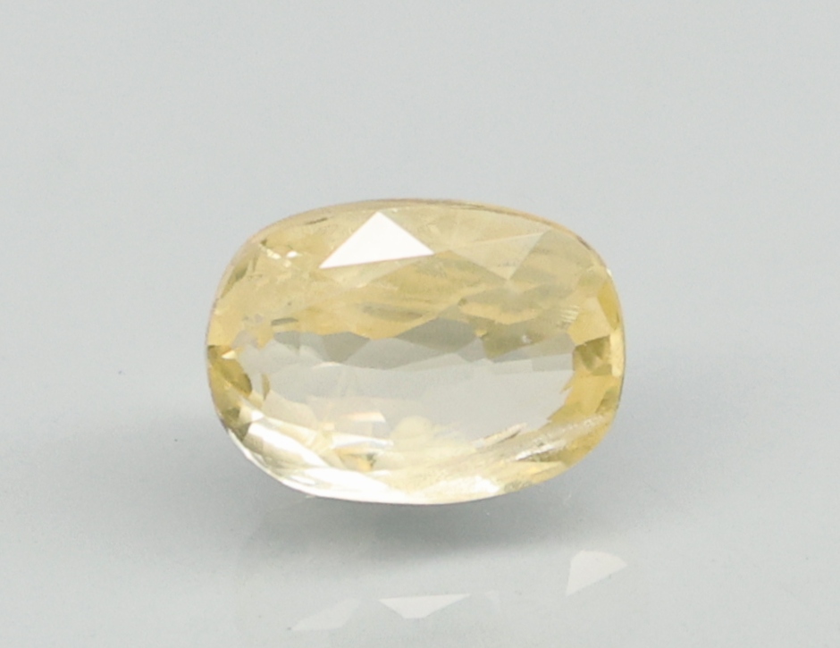 YELLOW SAPPHIRE 4.1 Ct.