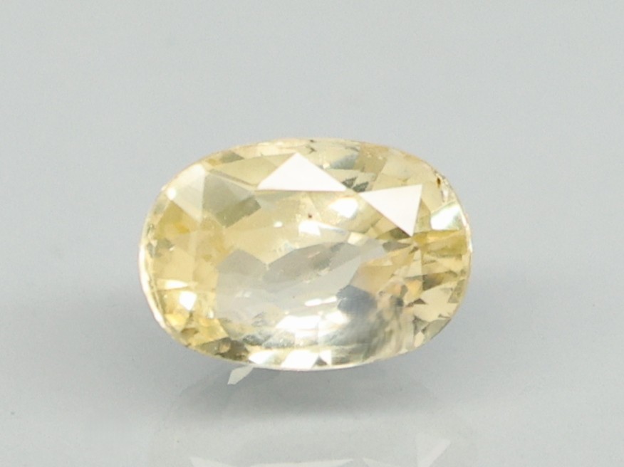 YELLOW SAPPHIRE 4.02 Ct.