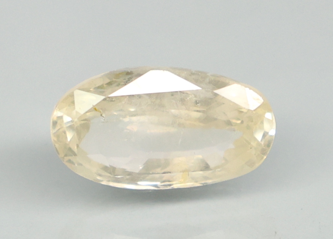 YELLOW SAPPHIRE 7.72 Ct.