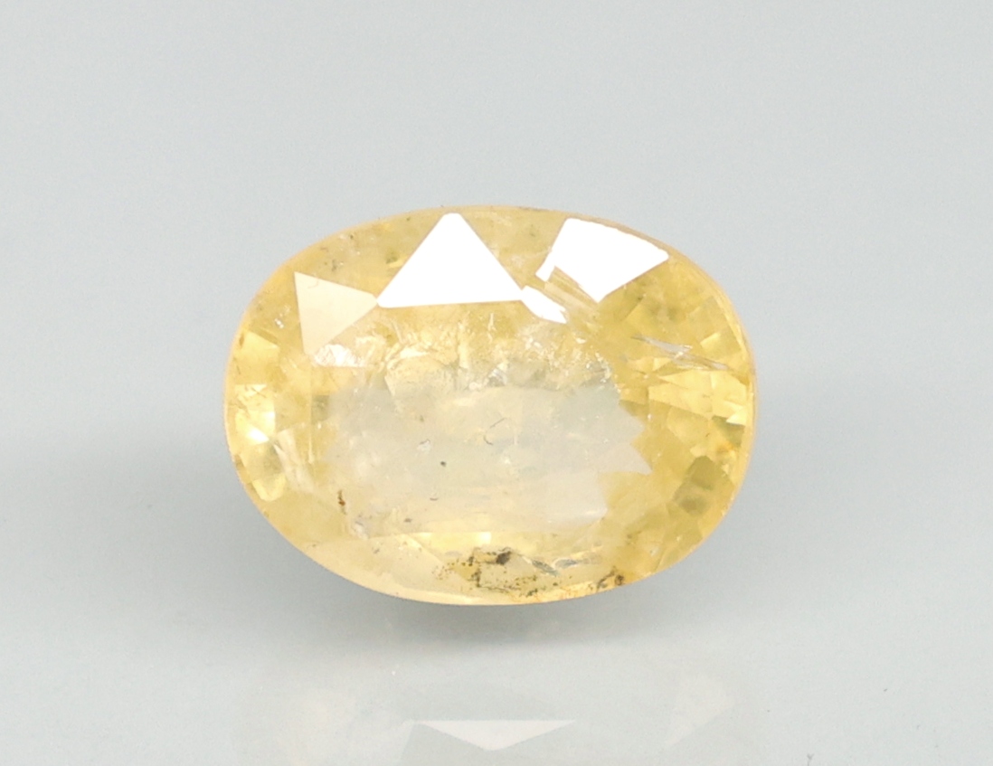 YELLOW SAPPHIRE 6.51 Ct.