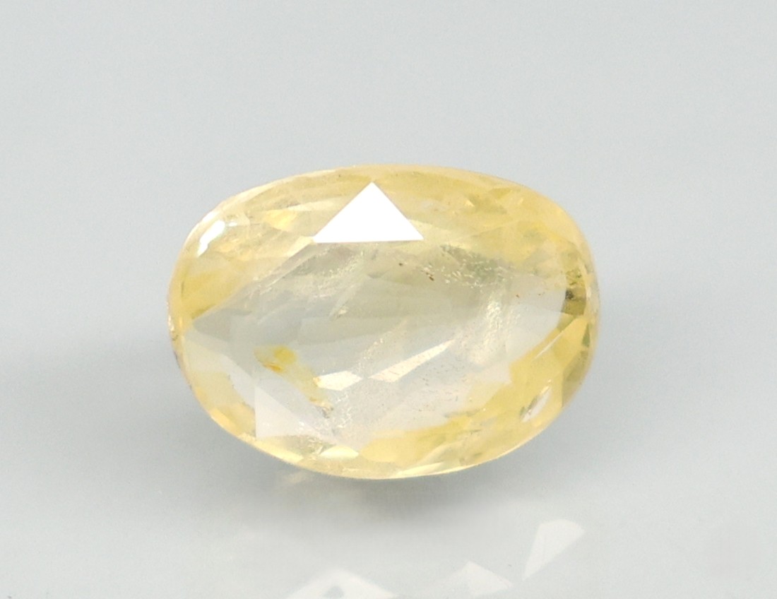 YELLOW SAPPHIRE 5.02 Ct.