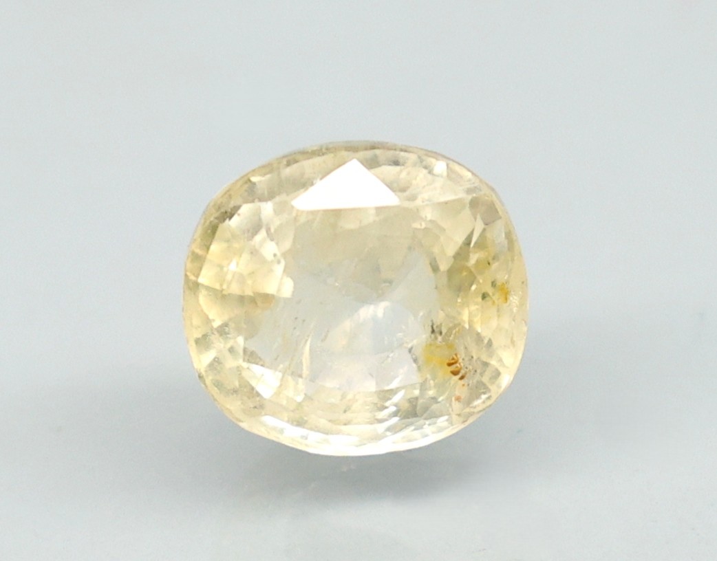 YELLOW SAPPHIRE 5.29 Ct.