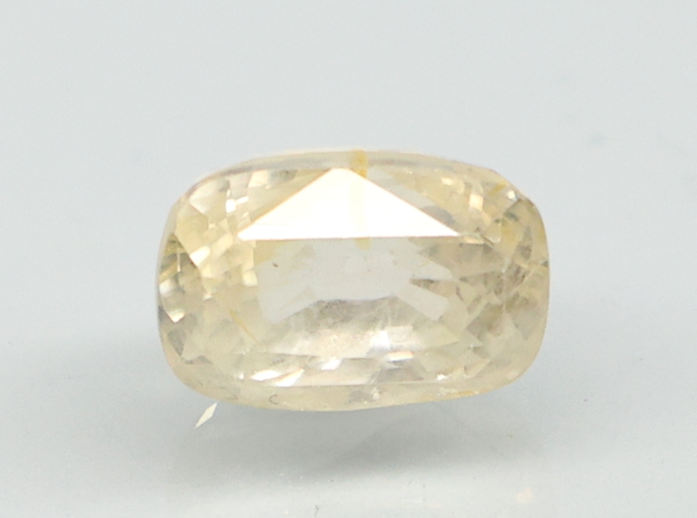 YELLOW SAPPHIRE 6.09 Ct.