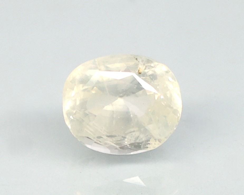 YELLOW SAPPHIRE 4.84 Ct.