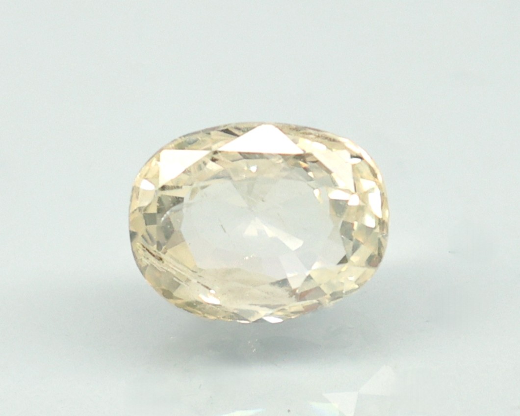YELLOW SAPPHIRE 4.24 Ct.