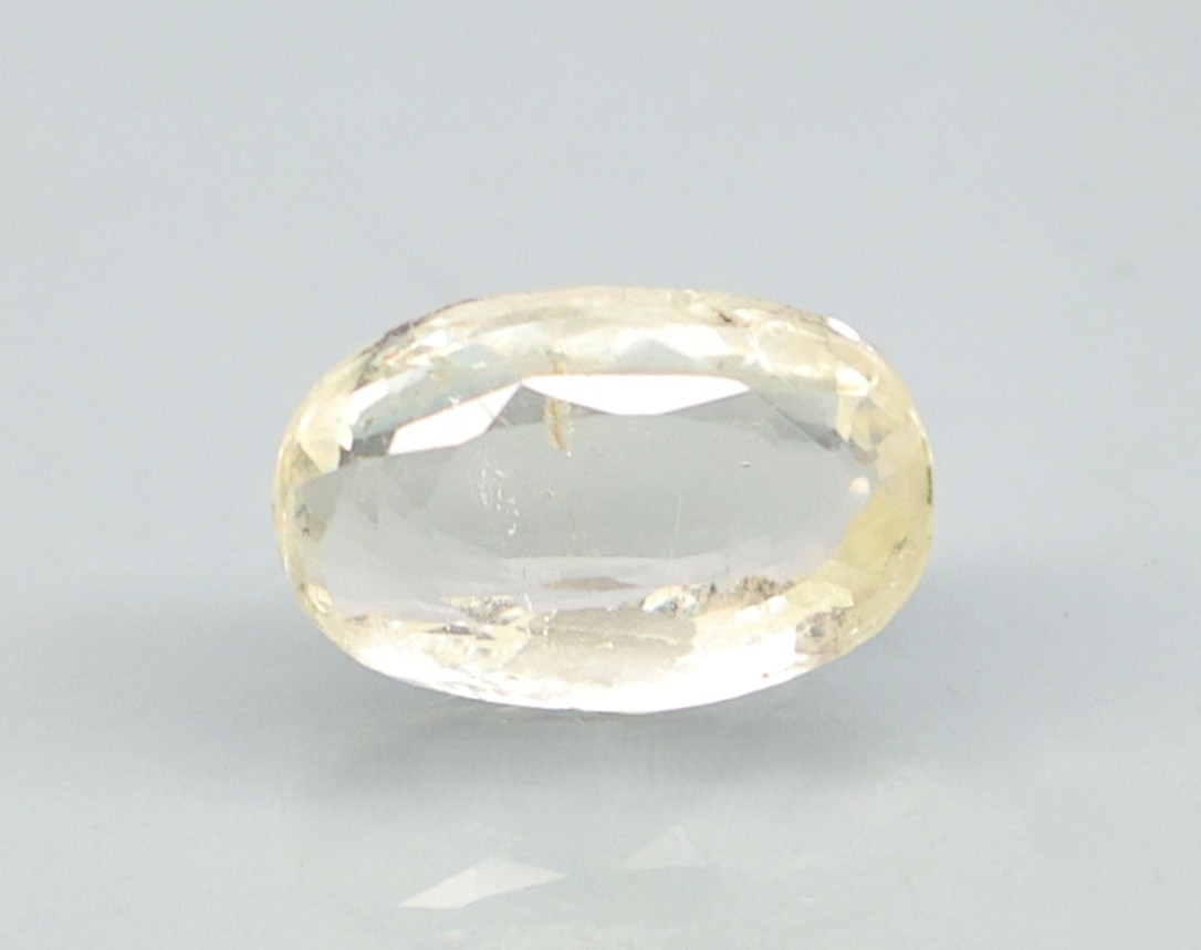 YELLOW SAPPHIRE 4.58 Ct.