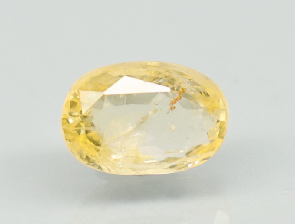 YELLOW SAPPHIRE 4.05 Ct.