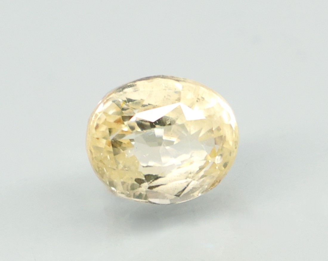 YELLOW SAPPHIRE 4.09 Ct.