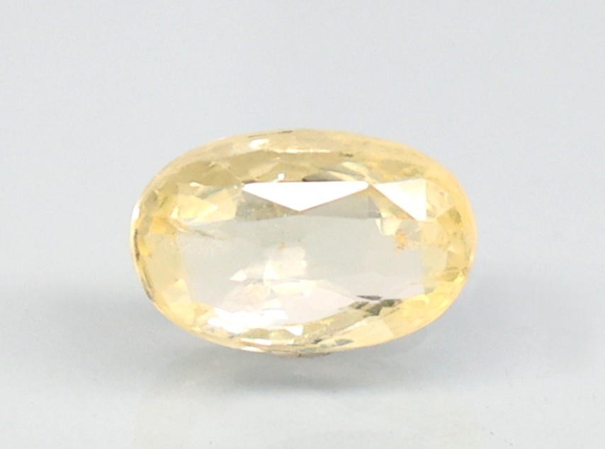YELLOW SAPPHIRE 4.11 Ct.