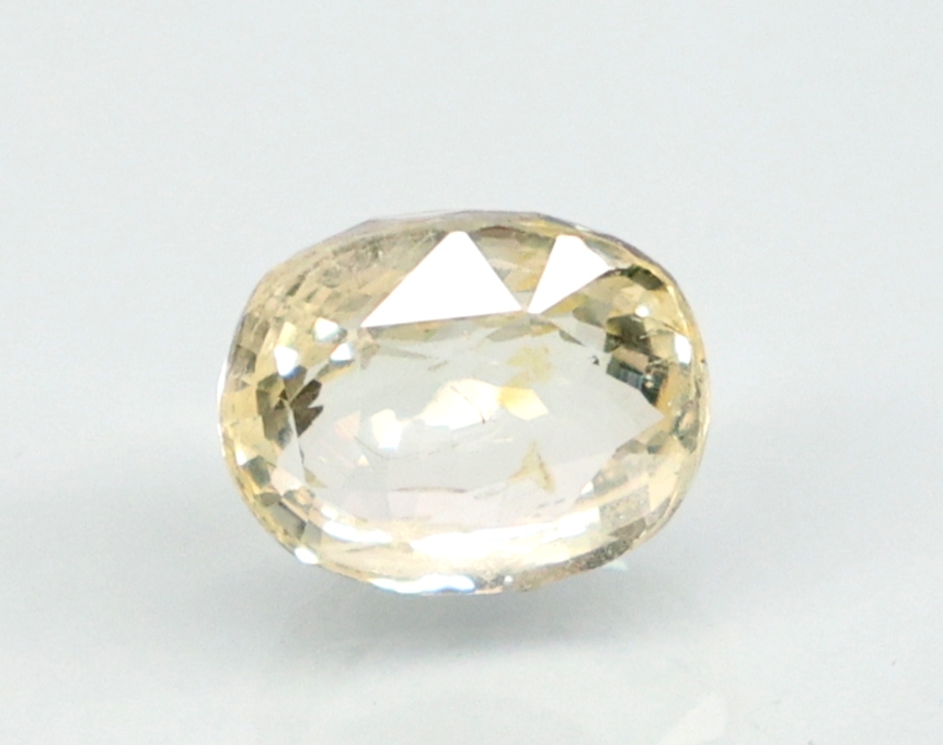 YELLOW SAPPHIRE 4.04 Ct.