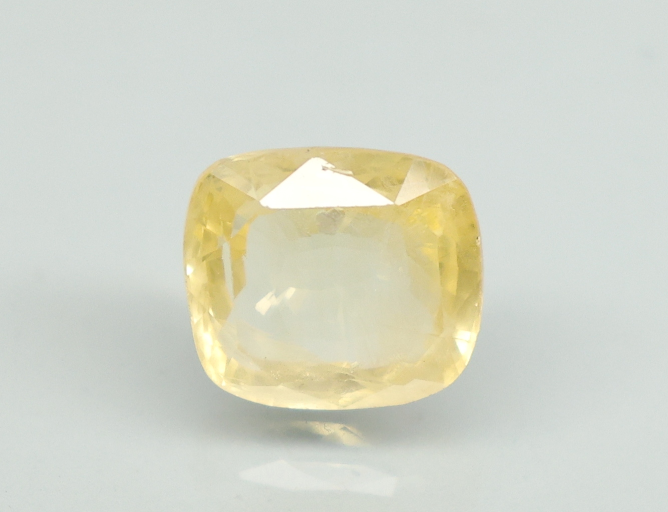 YELLOW SAPPHIRE 6.07 Ct.