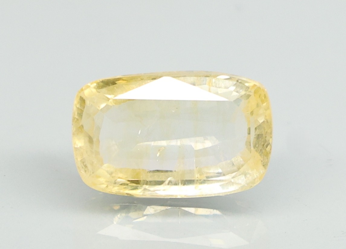 YELLOW SAPPHIRE 10.62 Ct.