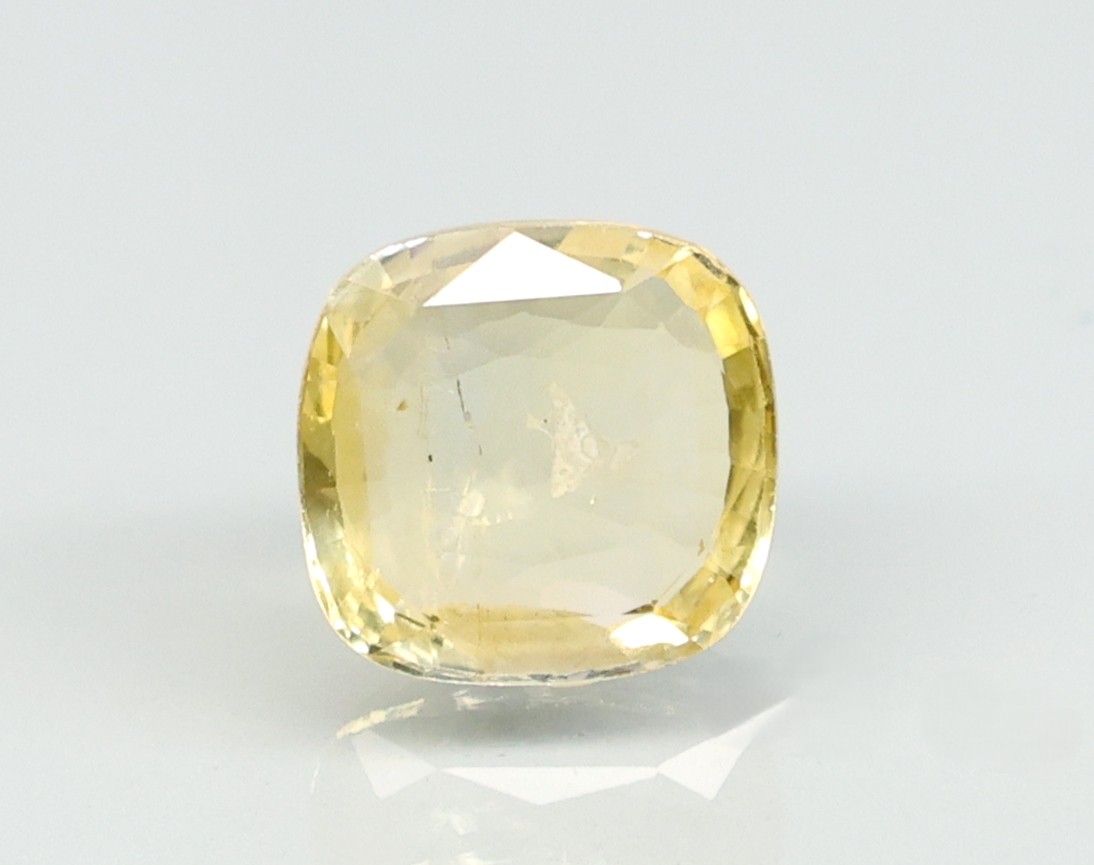 YELLOW SAPPHIRE 6.13 Ct.