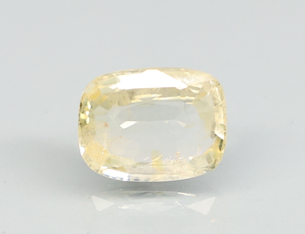 YELLOW SAPPHIRE 4.6 Ct.