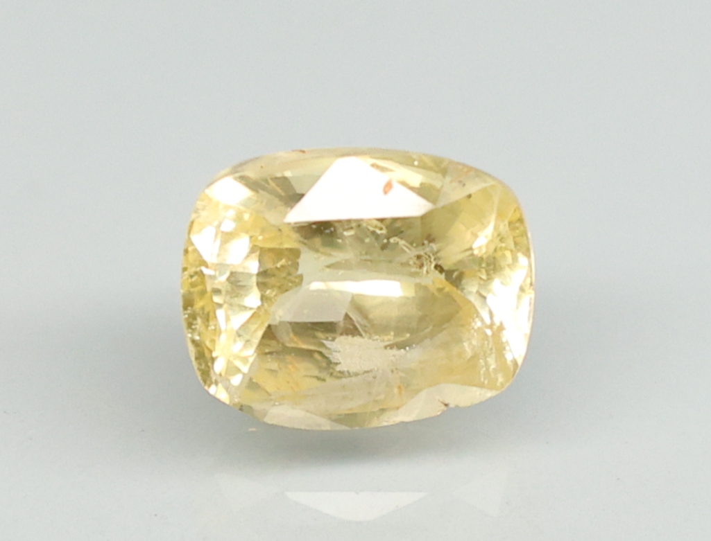 YELLOW SAPPHIRE 5.1 Ct.