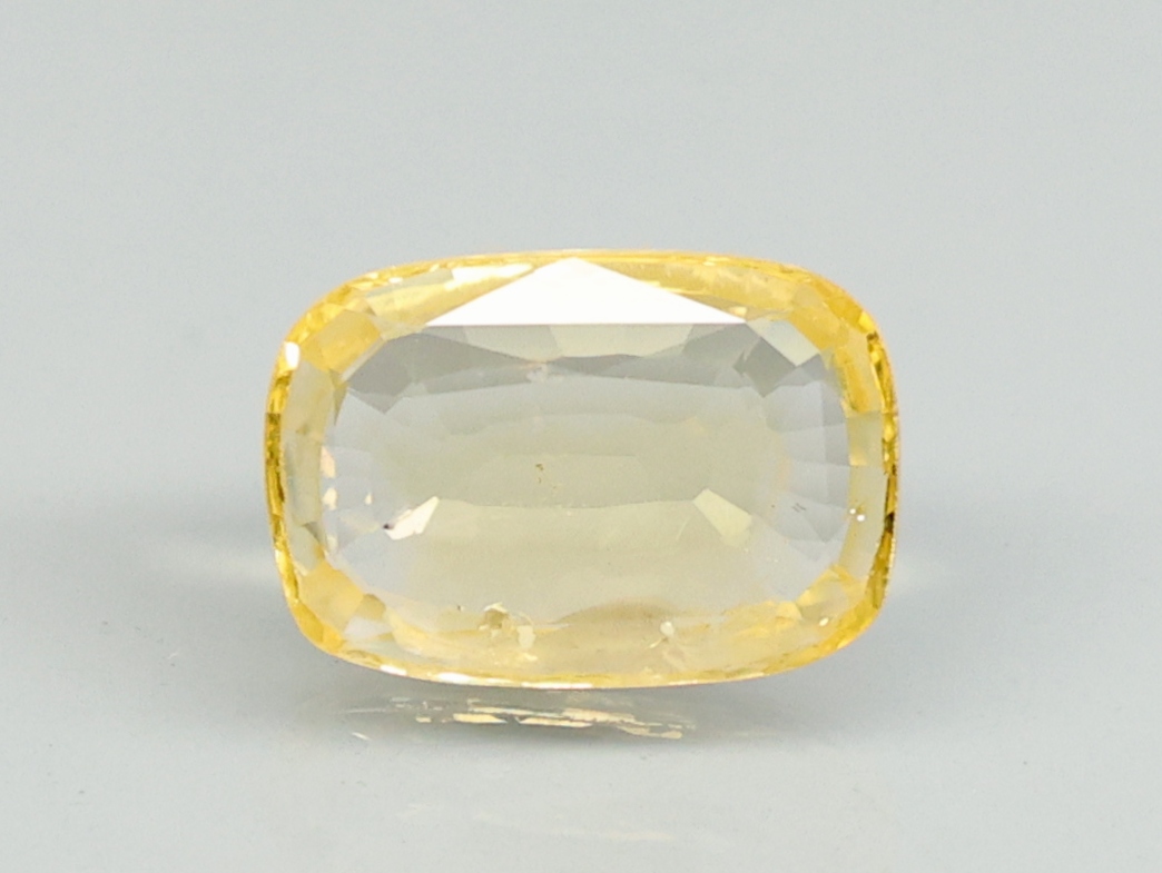 YELLOW SAPPHIRE 5.57 Ct.