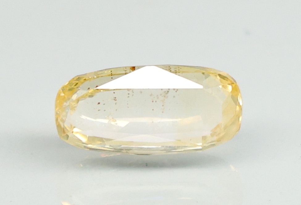 YELLOW SAPPHIRE 6.79 Ct.