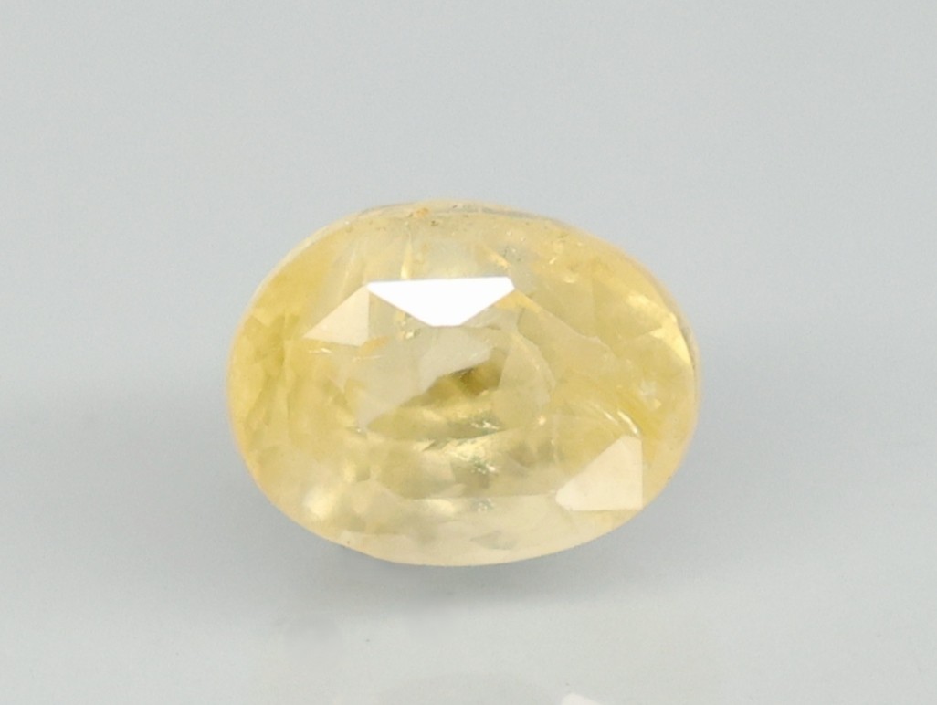 YELLOW SAPPHIRE 4.67 Ct.
