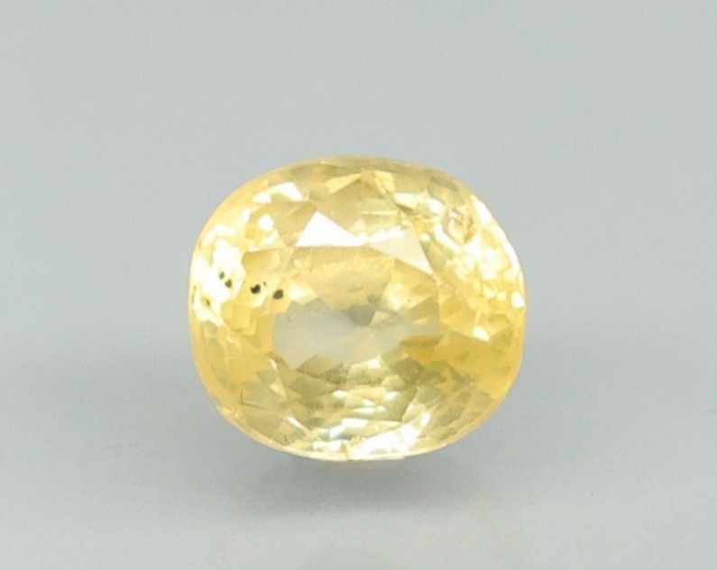 YELLOW SAPPHIRE 4.04 Ct.