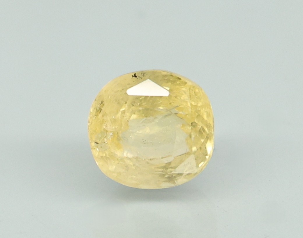 YELLOW SAPPHIRE 5.89 Ct.