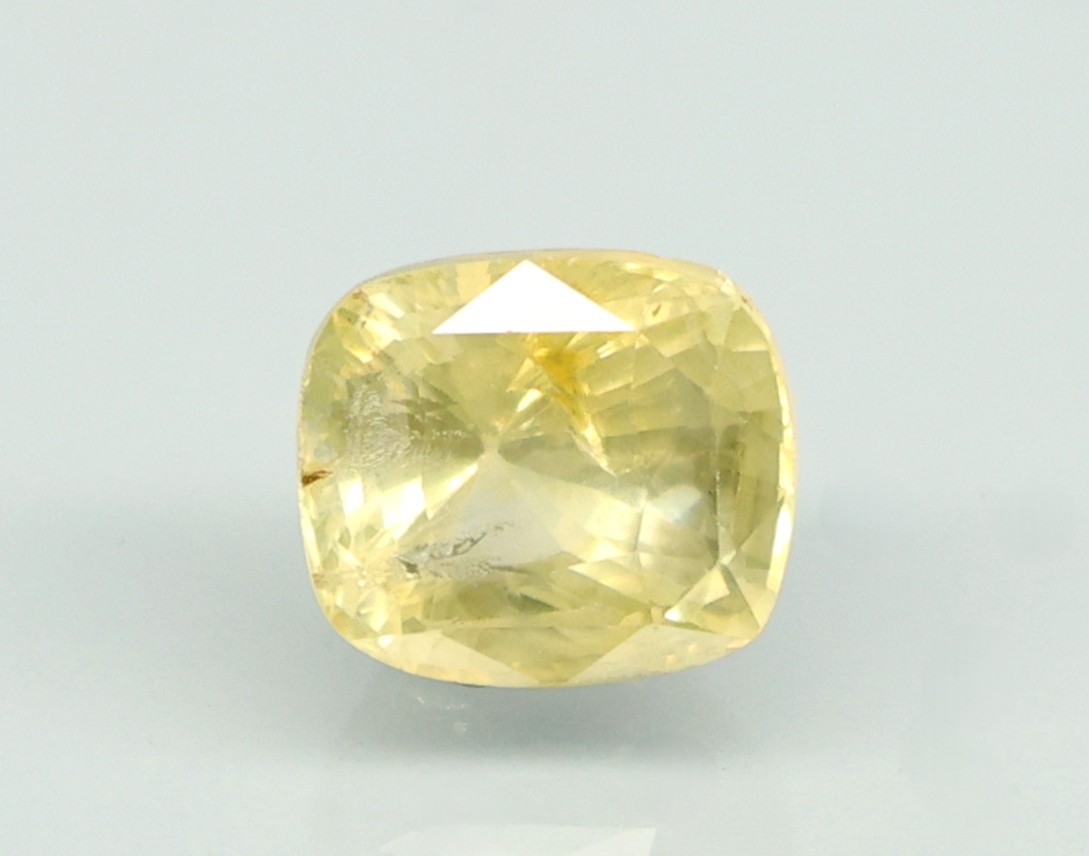 YELLOW SAPPHIRE 6.75 Ct.