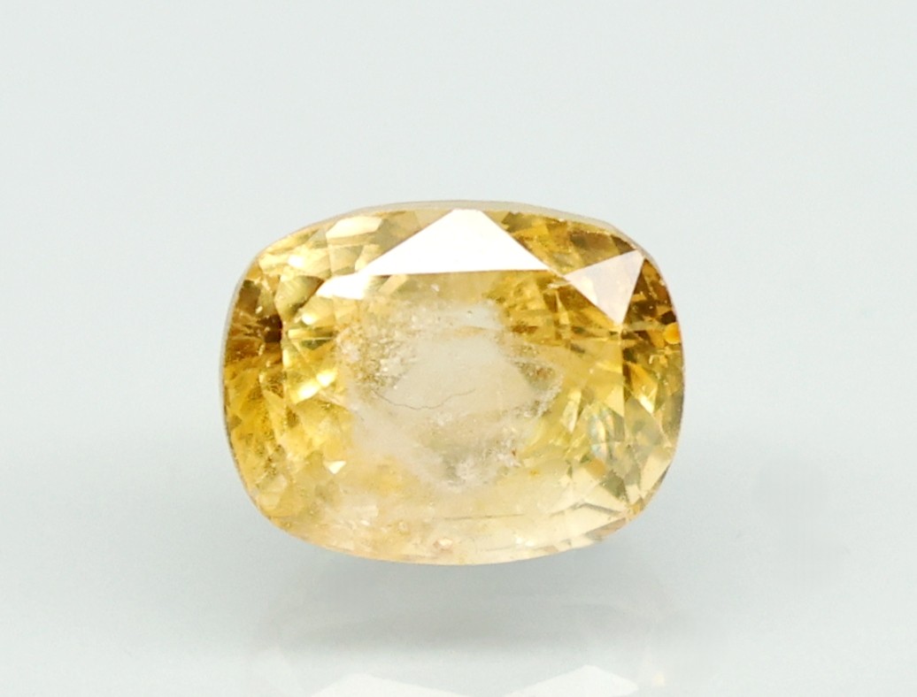YELLOW SAPPHIRE 6.02 Ct.