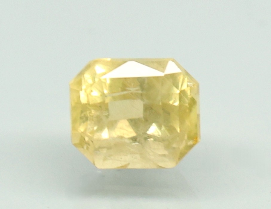 YELLOW SAPPHIRE 5.2 Ct.