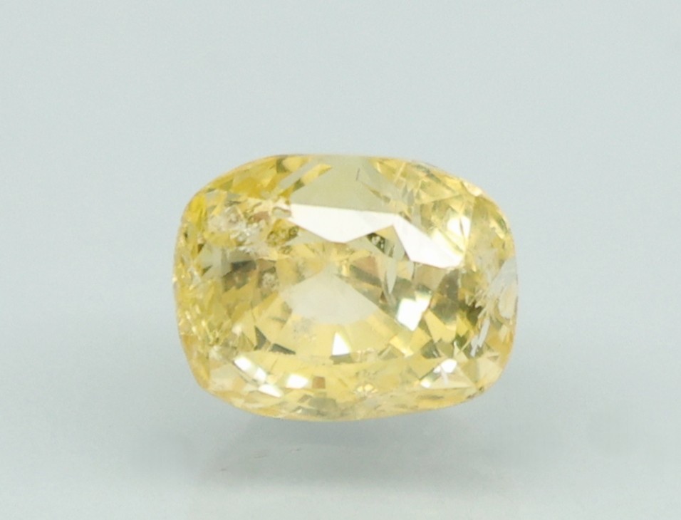 YELLOW SAPPHIRE 4.7 Ct.