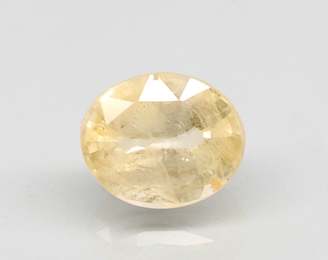 YELLOW SAPPHIRE 7.7 Ct.
