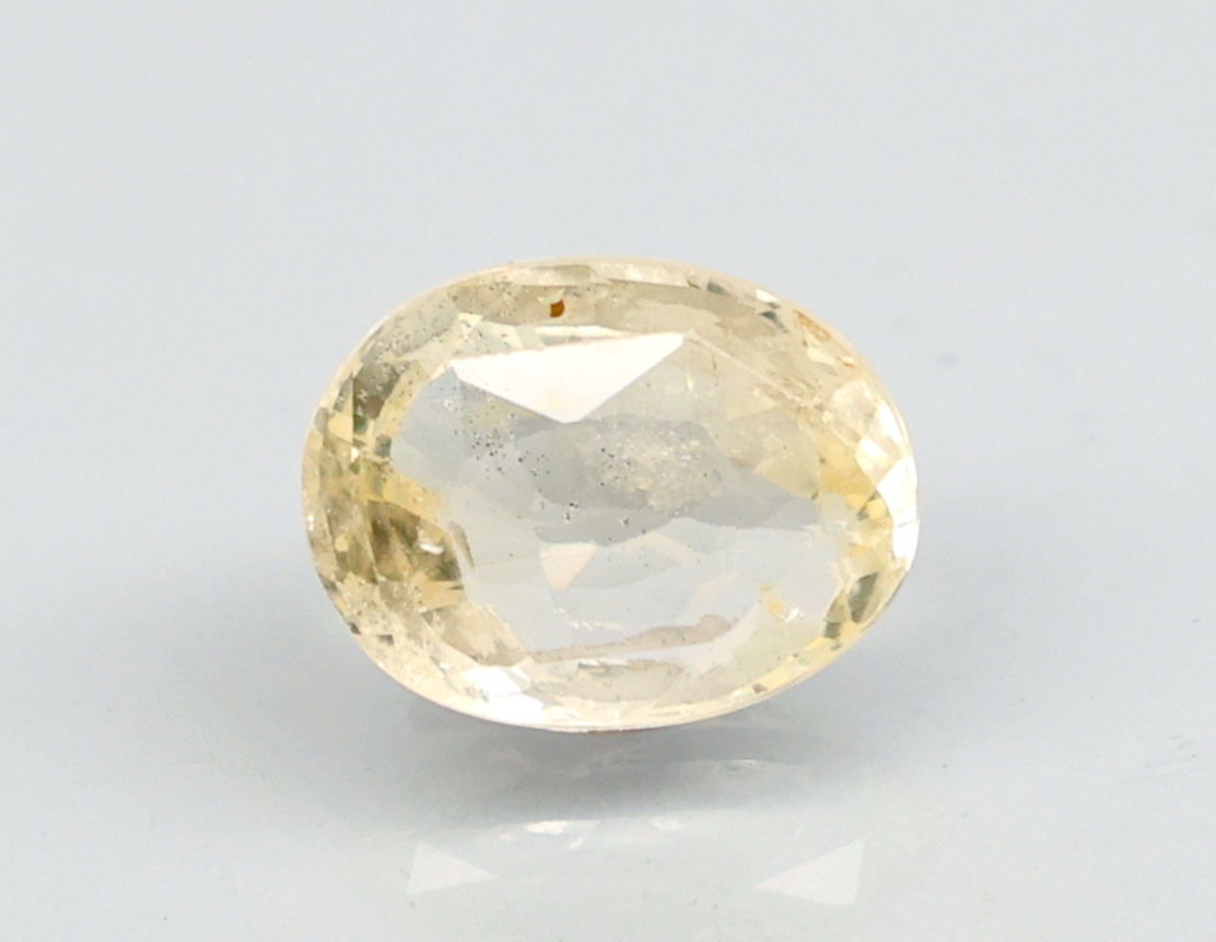 YELLOW SAPPHIRE 5.25 Ct.