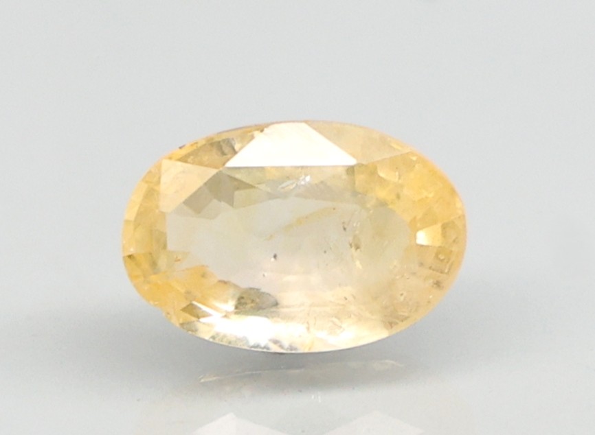 YELLOW SAPPHIRE 4.42 Ct.