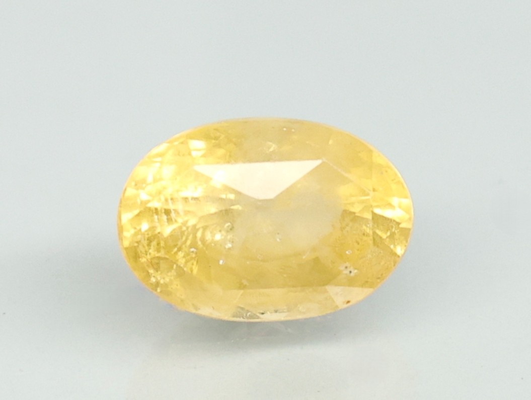 YELLOW SAPPHIRE 7.55 Ct.