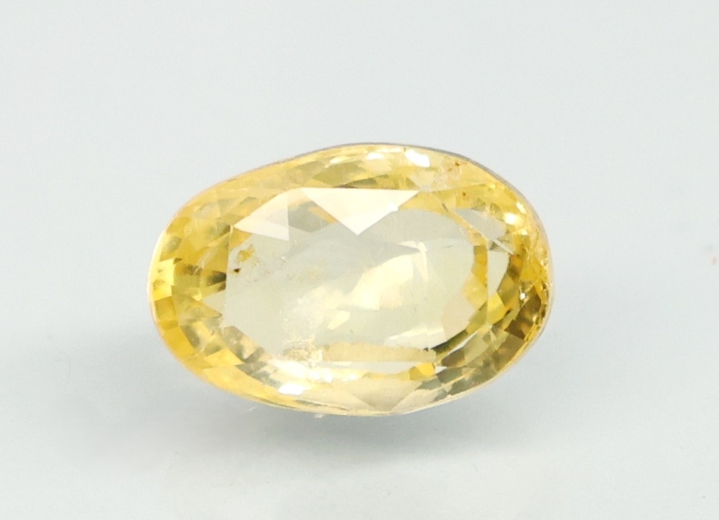 YELLOW SAPPHIRE 6.12 Ct.