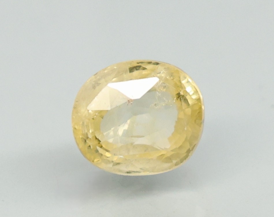 YELLOW SAPPHIRE 7.1 Ct.