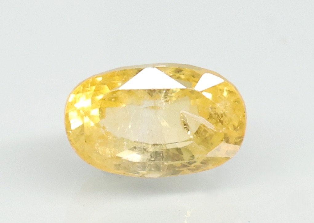 YELLOW SAPPHIRE 9.62 Ct.