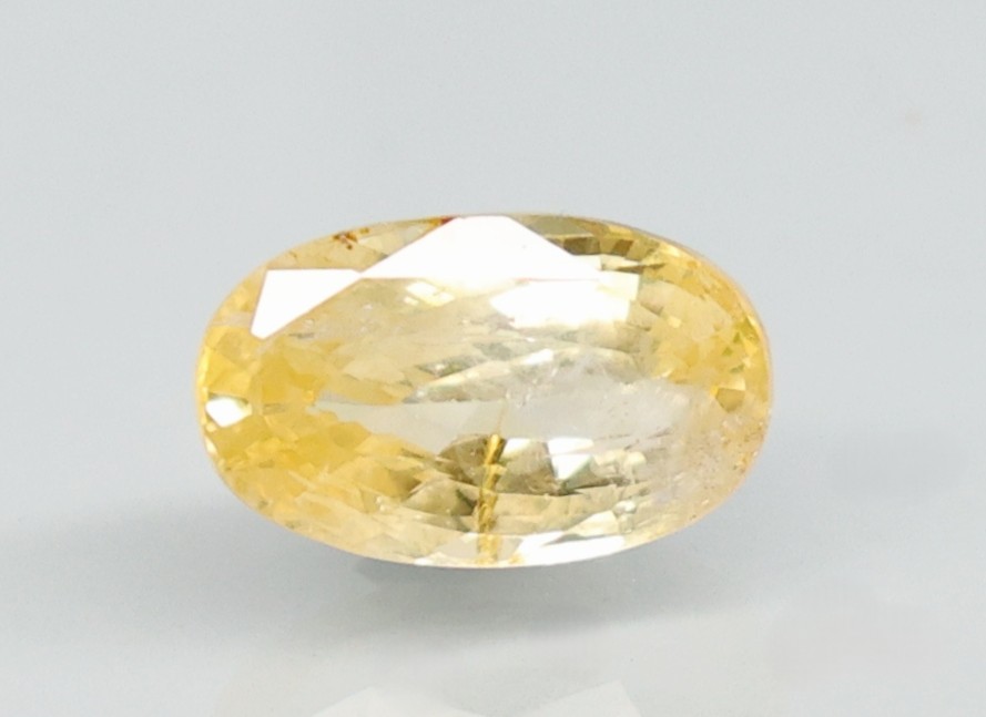 YELLOW SAPPHIRE 7.02 Ct.
