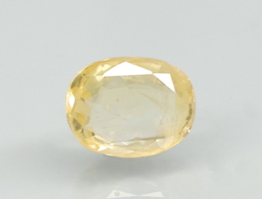 YELLOW SAPPHIRE 3.22 Ct.
