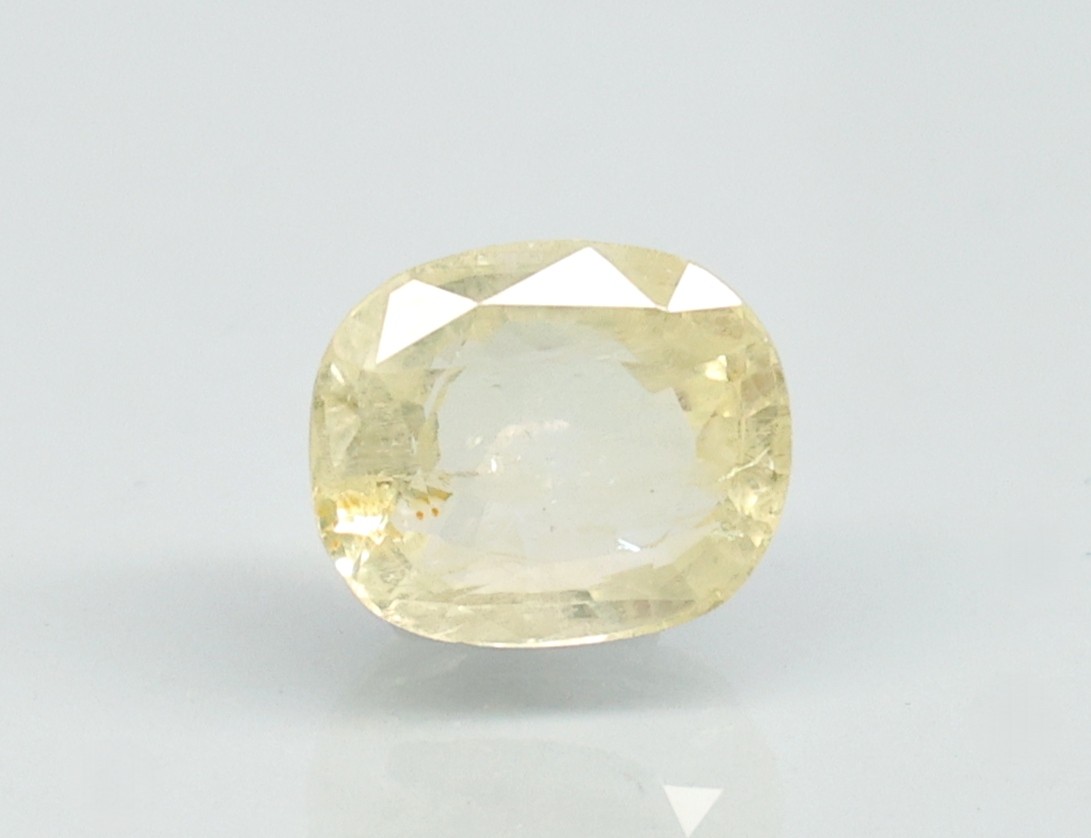 YELLOW SAPPHIRE 6.92 Ct.