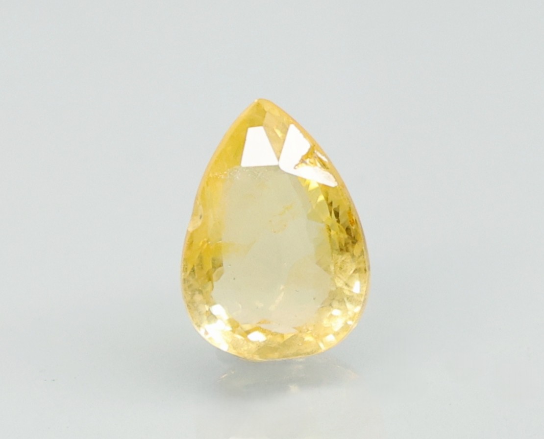 YELLOW SAPPHIRE 5.12 Ct.