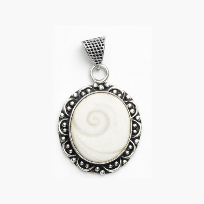 Gomti Chakra pendant 1 te Gomti Chakra pendant