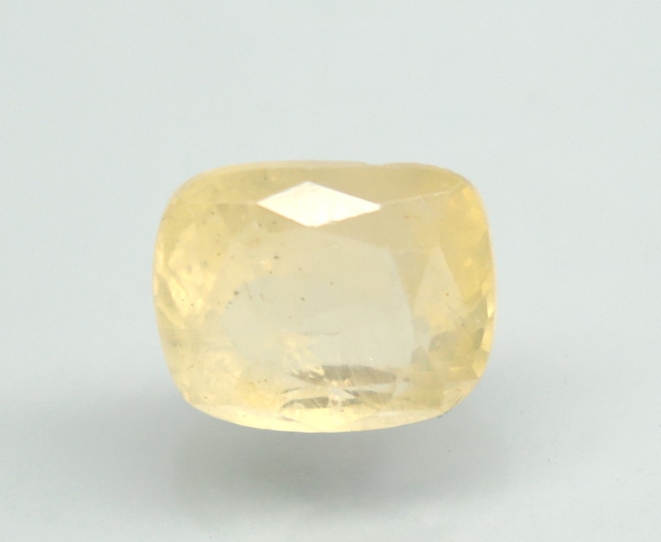 YELLOW SAPPHIRE 3.09 Ct.