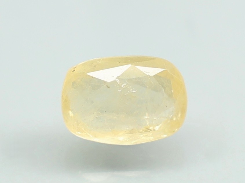 YELLOW SAPPHIRE 3.03 Ct.