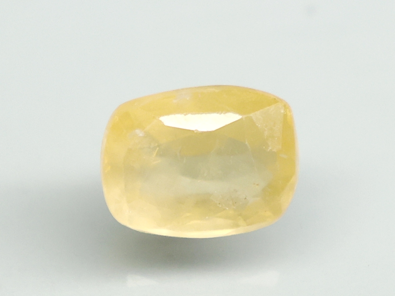 YELLOW SAPPHIRE 3.57 Ct.