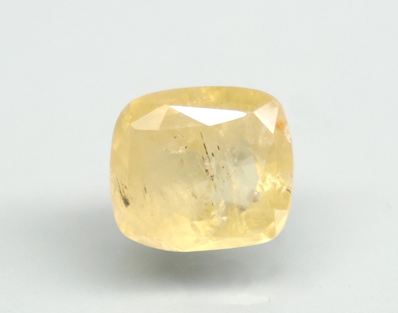 YELLOW SAPPHIRE 3.55 Ct.