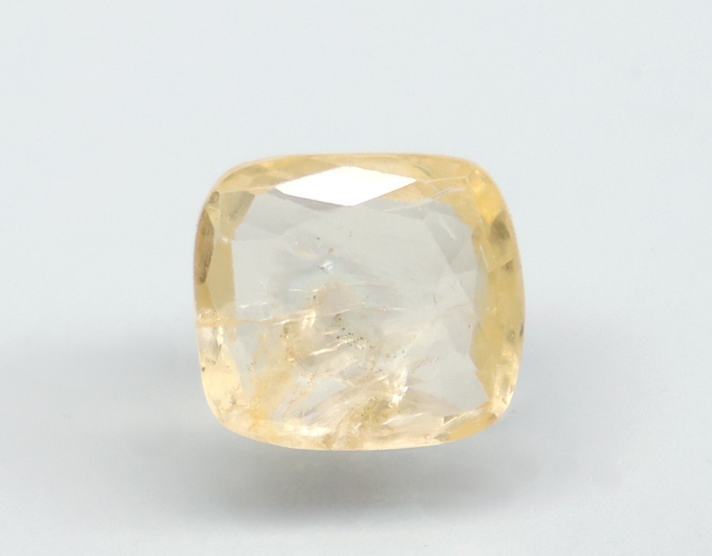 YELLOW SAPPHIRE 3.07 Ct.