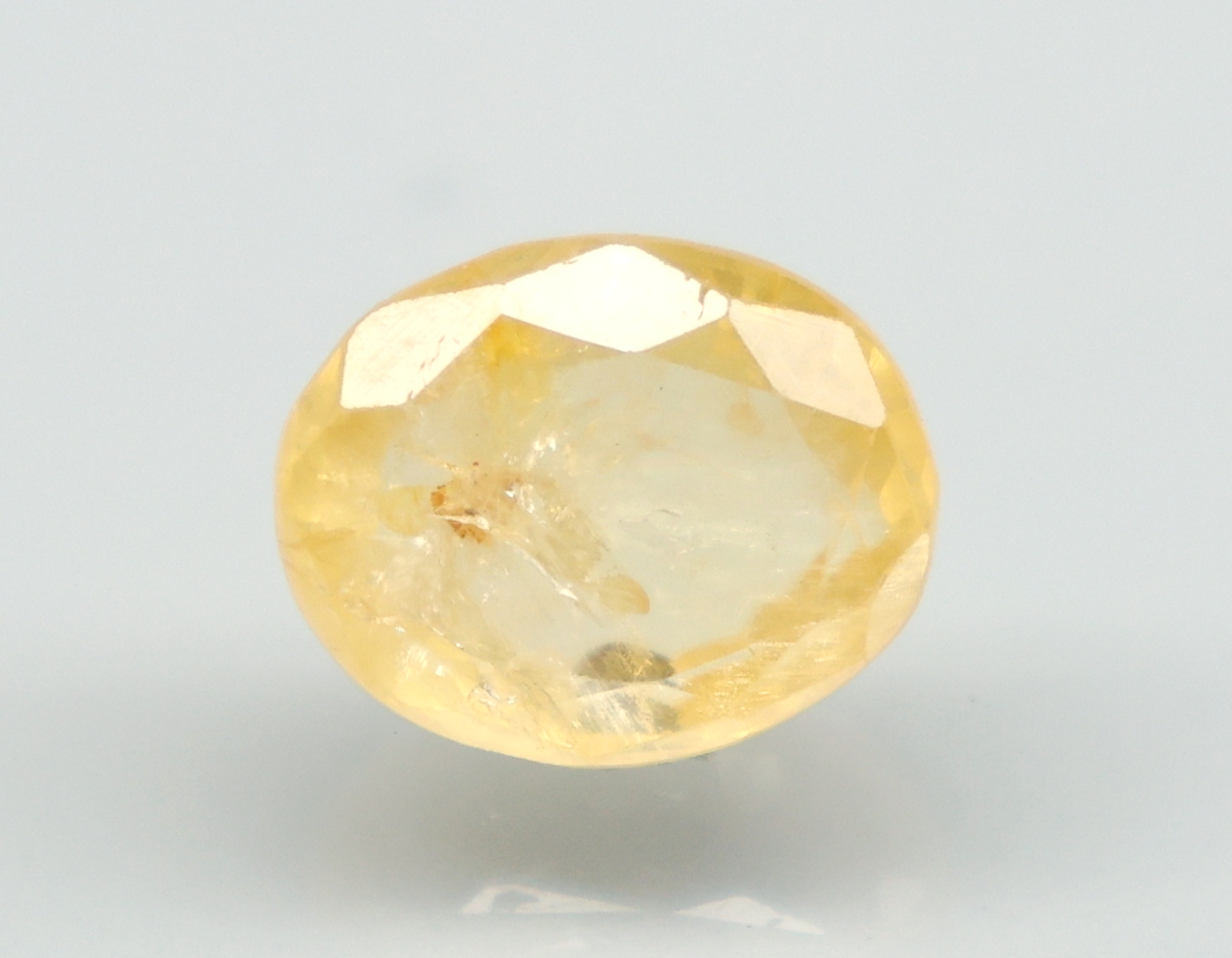 YELLOW SAPPHIRE 4.89 Ct.