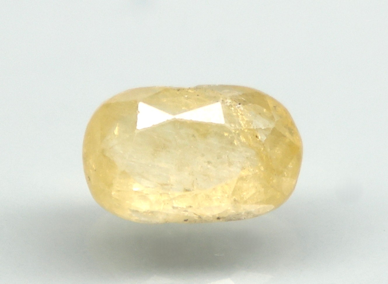 YELLOW SAPPHIRE 3.27 Ct.