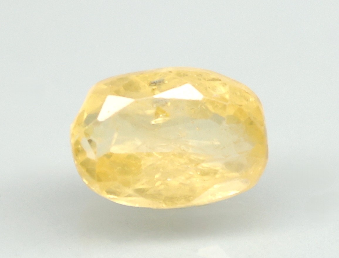 YELLOW SAPPHIRE 2.92 Ct.