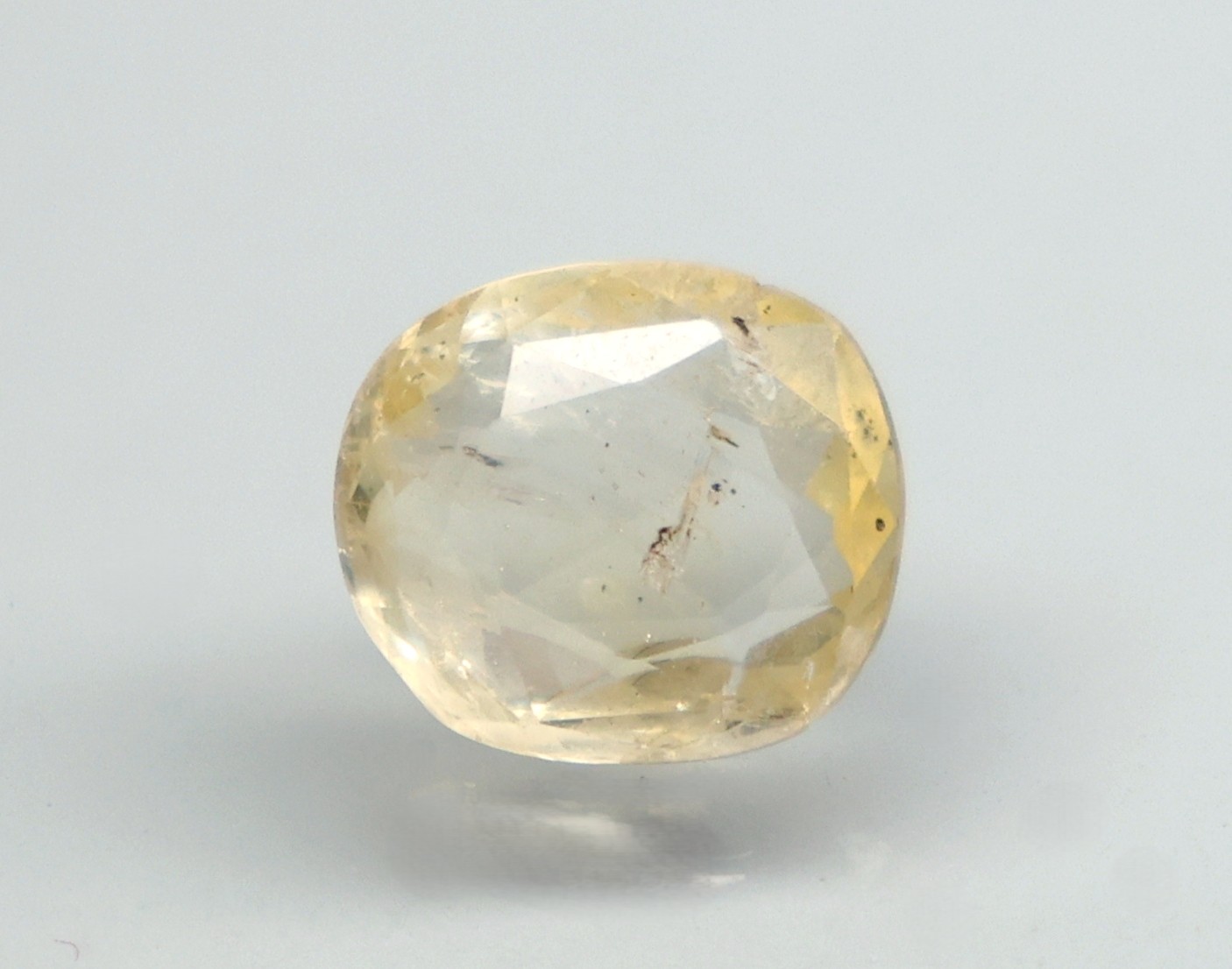 YELLOW SAPPHIRE 3.21 Ct.